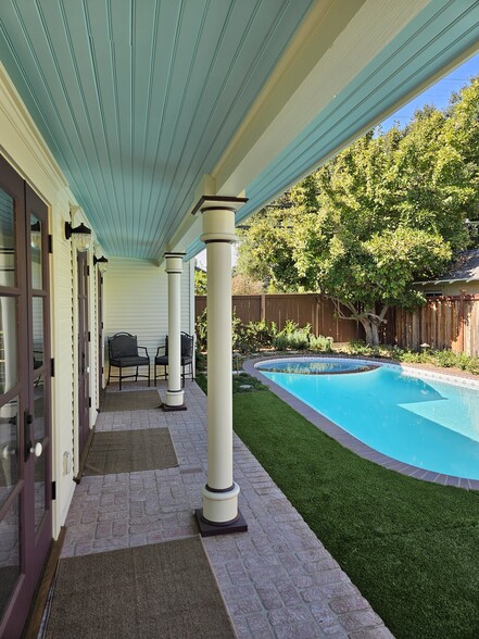 Building Photo - 139 N Ivy Ave