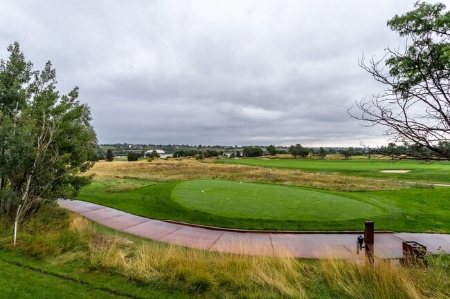Building Photo - Charming home with Golf Course Views!!!