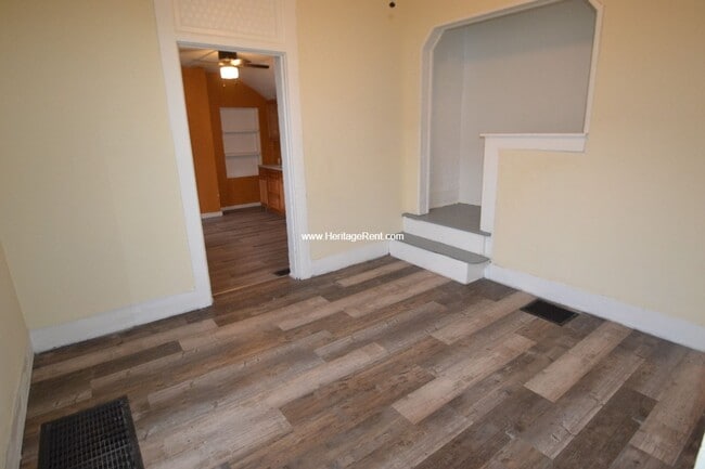 Building Photo - Recently updated 3 bed 1 bath in hamilton