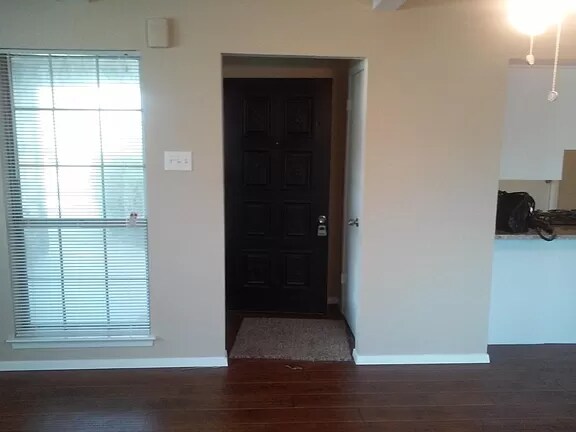 Building Photo - 410 Oleander St