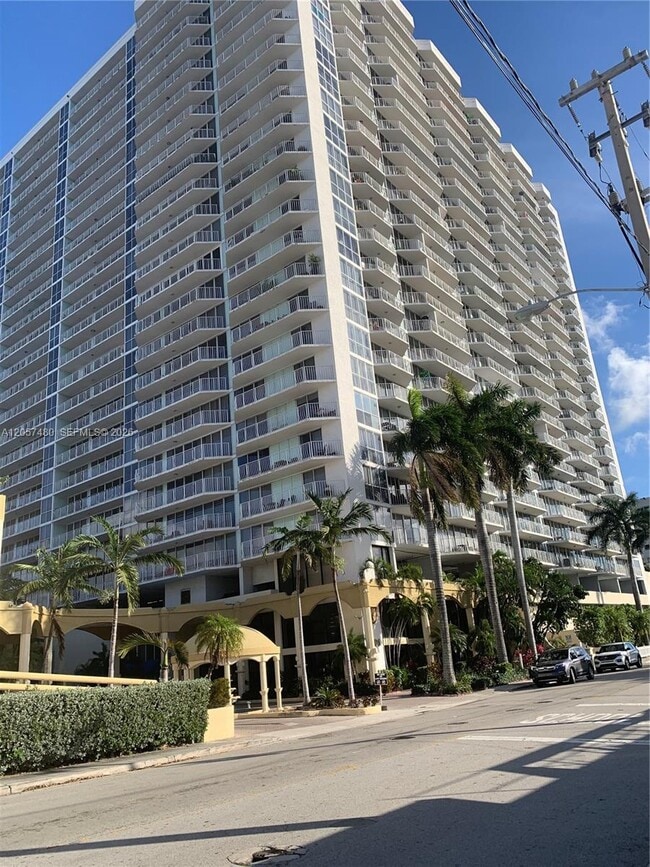 Building Photo - 7601 E Treasure Dr