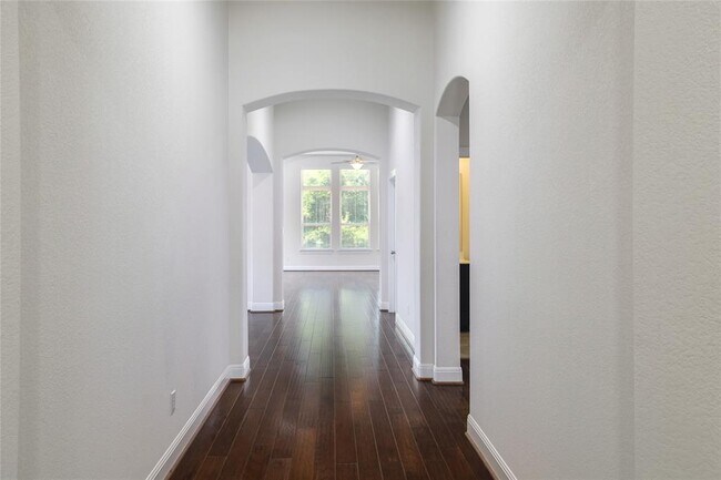 Building Photo - 2421 Blended Tree Ranch