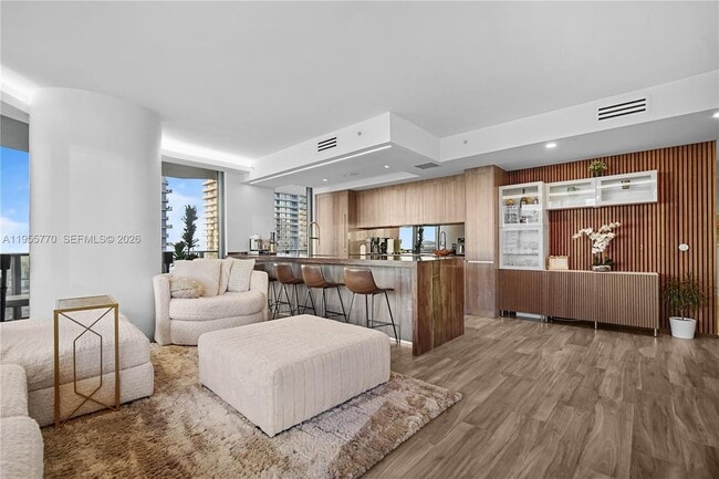 Building Photo - 801 S Miami Ave