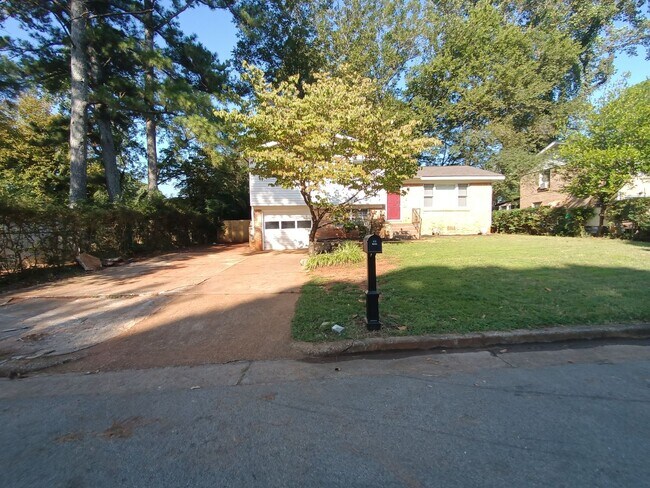 Building Photo - Half off first month rent move in special