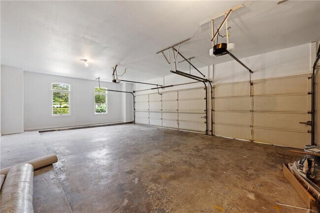 Building Photo - 16018 Fontaine Ave