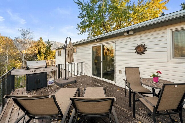 Building Photo - Beautiful 4 Bedroom Home in Sandy!