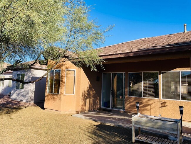 Building Photo - 5015 E Somerset Dr