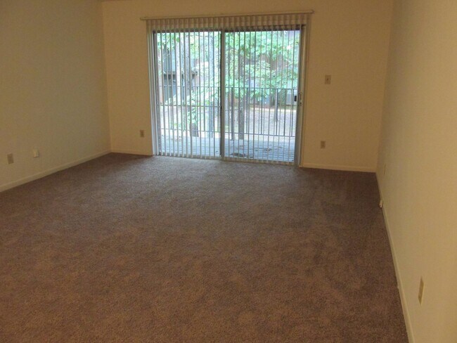 Building Photo - 330 Orchard Trace Ln