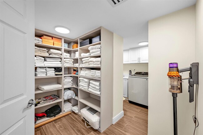 Building Photo - 19667 Turnberry Way