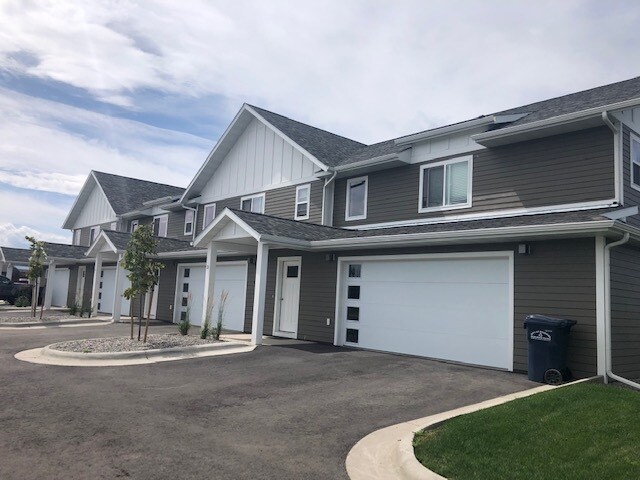 Primary Photo - 3037 Catron St