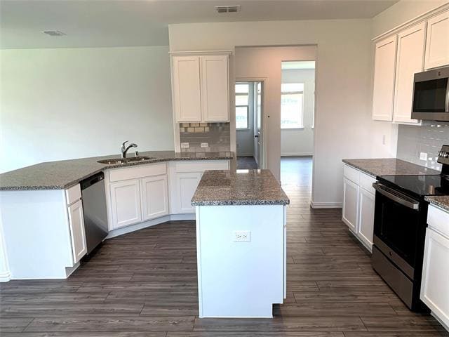 Building Photo - 513 Peel St