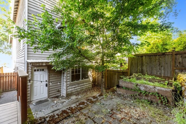 Building Photo - Charming 3 Bed Townhouse in Seattle