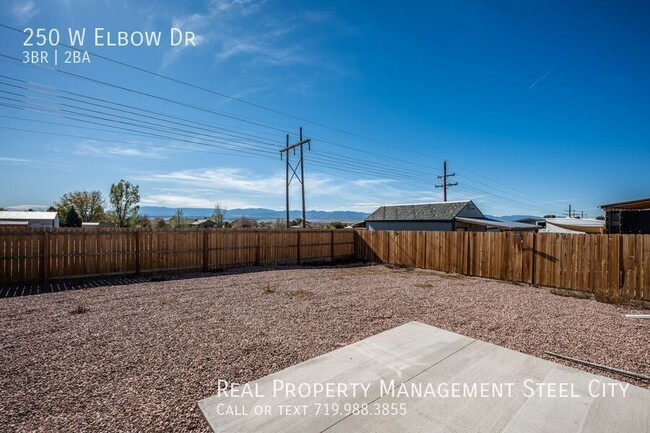 Building Photo - Gorgeous 3 Bedroom Home in Pueblo West