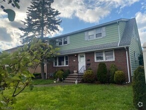 Building Photo - 179 Kipp Ave