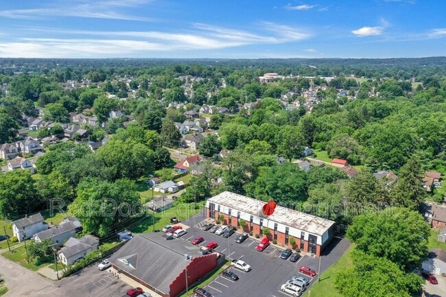 Building Photo - 425 Mt Vernon Rd