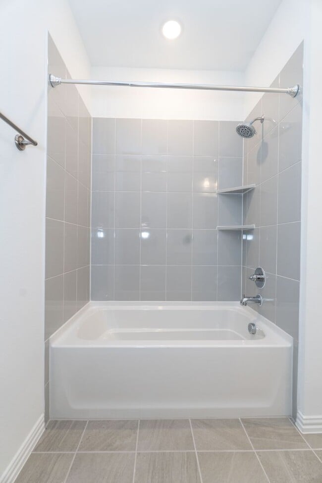 Building Photo - 9508 Espalier St