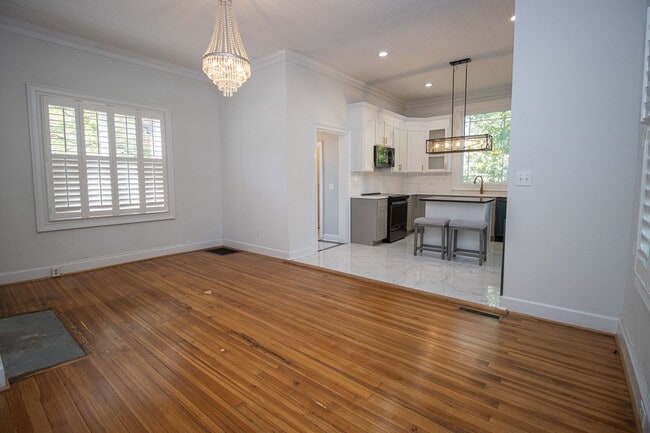 Building Photo - Historic Charm Meets Modern Living in Olympia – Walk to Williams-Brice Stadium!