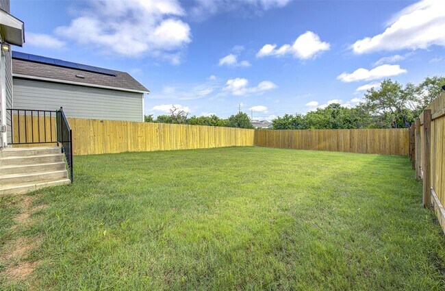Building Photo - 2704 Shimsham Dr