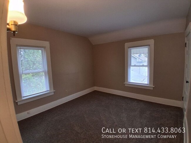 Building Photo - 1302 W 25th St