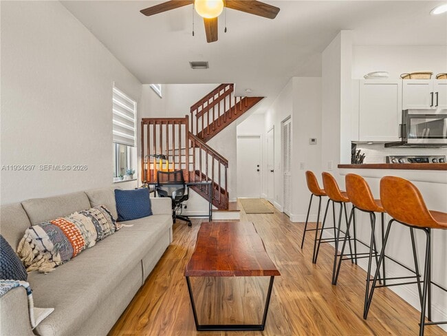 Building Photo - 1433 Presidio Dr