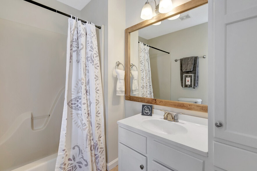 Building Photo - 1549 Cora Dr