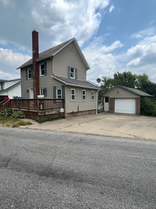 Building Photo - 310 S Butler St