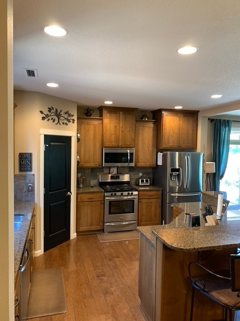 Spacious kitchen w/ large pantry. - 5401 NE 66th Dr