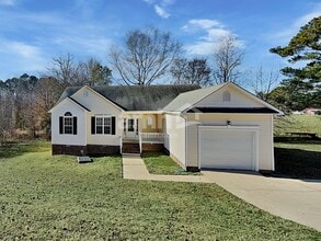 Building Photo - 702 Landing View Dr