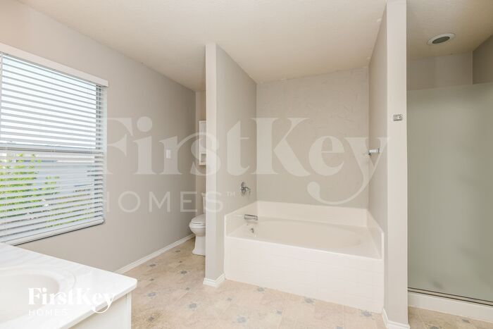 Building Photo - 4825 Leaf Hollow Dr