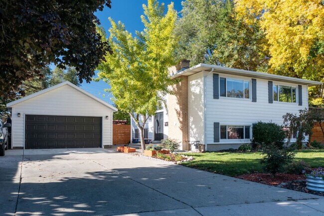 Building Photo - 1236 Greenfield Cir