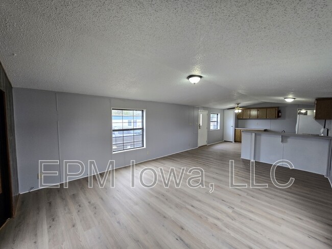 Building Photo - 700 W Ridgeway Ave
