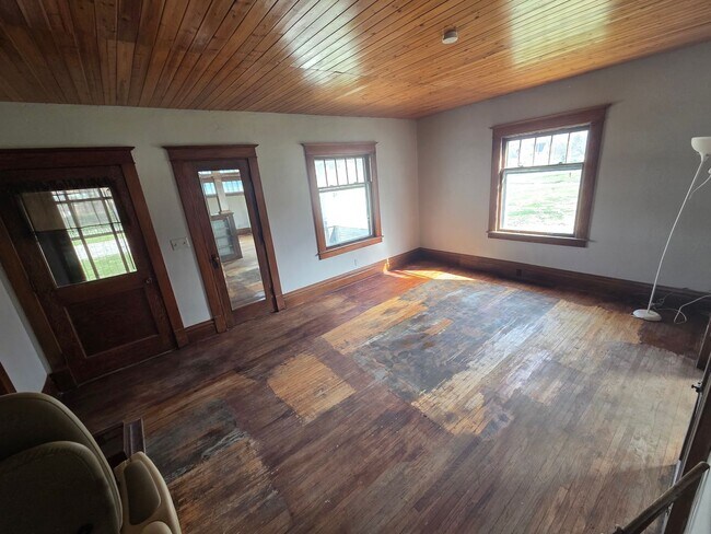 Building Photo - Spacious 4 bedroom house in Pomeroy