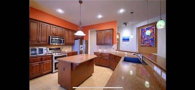 Building Photo - 733 Edwards Walk Dr