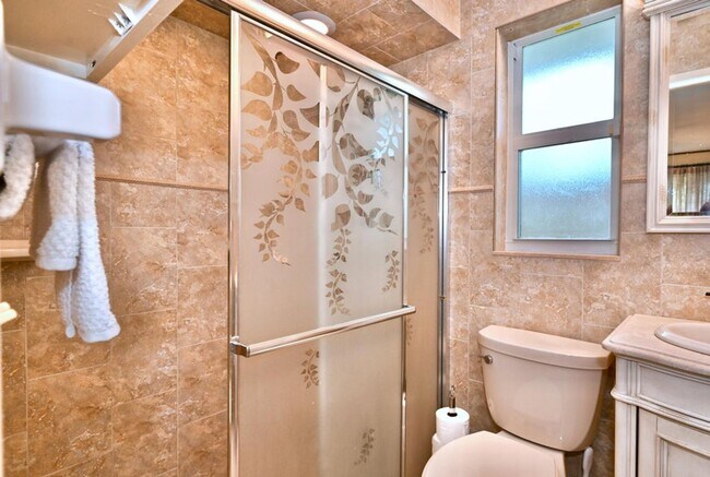 Building Photo - 129 Alhambra Pl