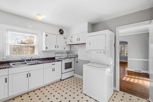 Building Photo - Adorable Brick Ranch Home in the Desirable Lindley Park Area! Updated, Hardwood Floors, Fenced!