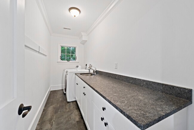 Building Photo - 50 Percy Rd