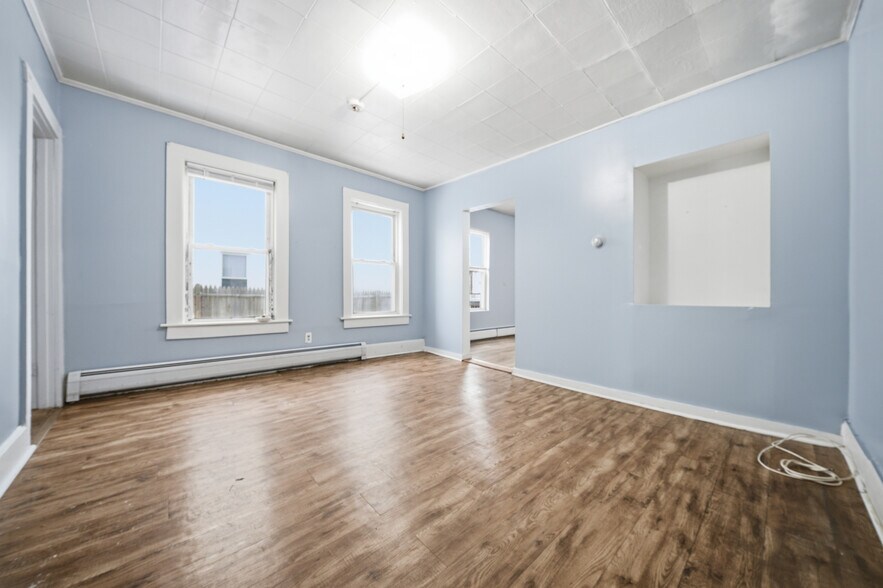 Building Photo - 367 Spruce St