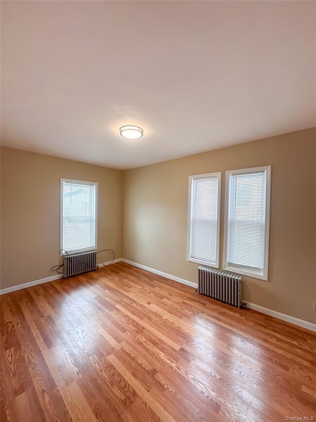 Building Photo - 2-4 Elm Pl