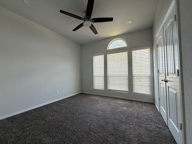 Building Photo - 7300 La Escolara Ranch Rd