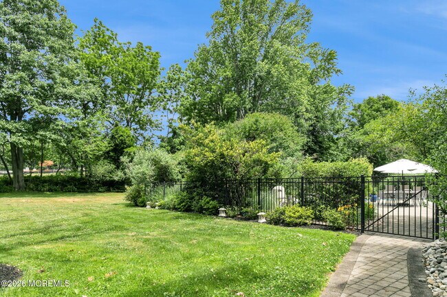 Building Photo - 16 Bingham Hill Cir