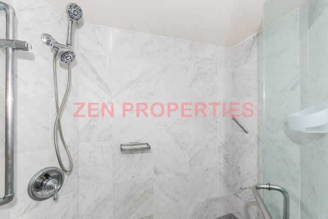 Building Photo - Furnished 2 bdrm / 2 bath unit at The Windsor Waikiki