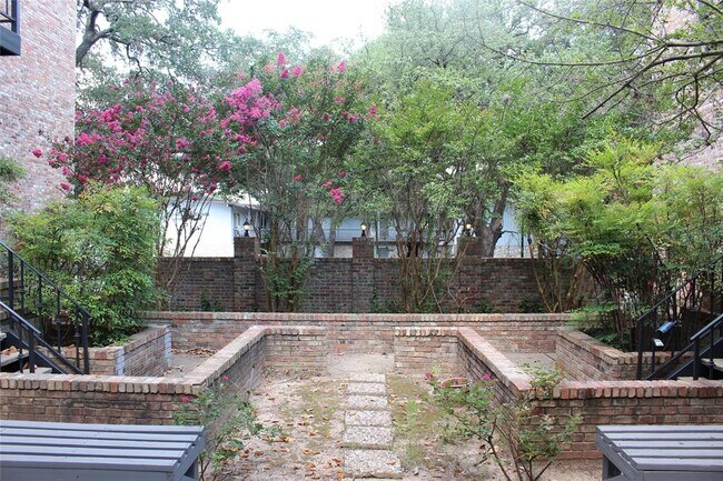 Building Photo - 2801 Rio Grande St