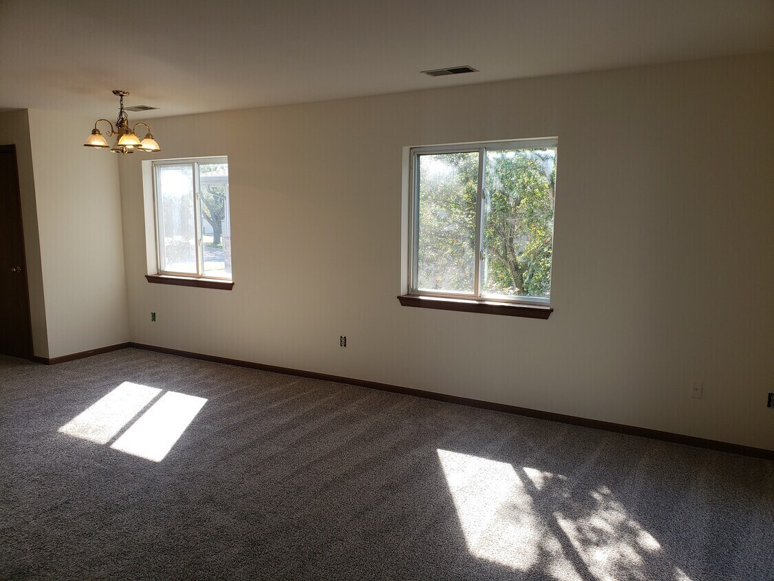 Building Photo - 934 Rockefeller Ln