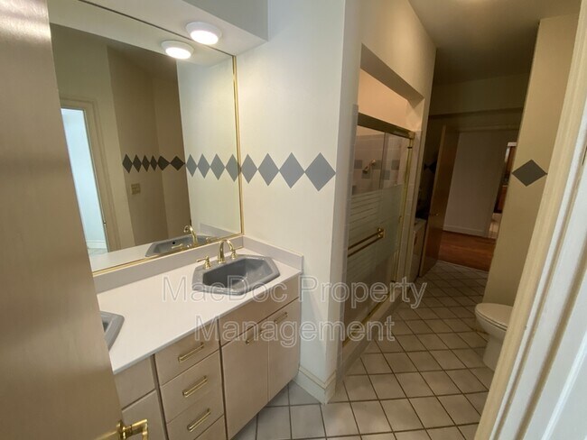 Building Photo - 11225 N Club Dr
