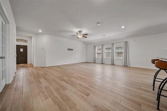 Building Photo - 9539 Summer River Dr
