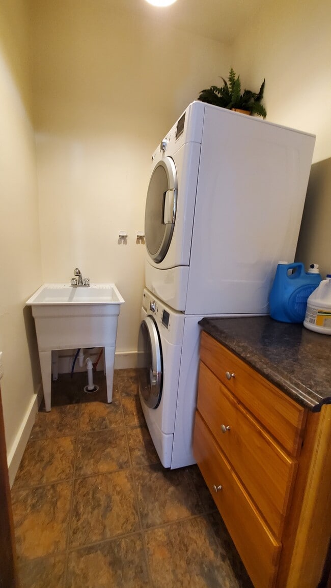 Building Photo - 57 Park St