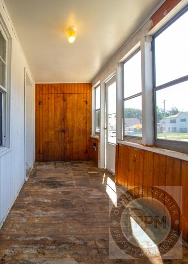 Building Photo - $445.00 off Deposit!!!  Charming 3+ Bedroo...