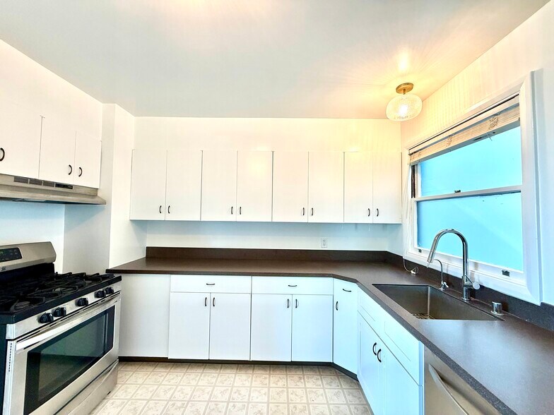 Chef's Kitchen - 1015 Francisco St