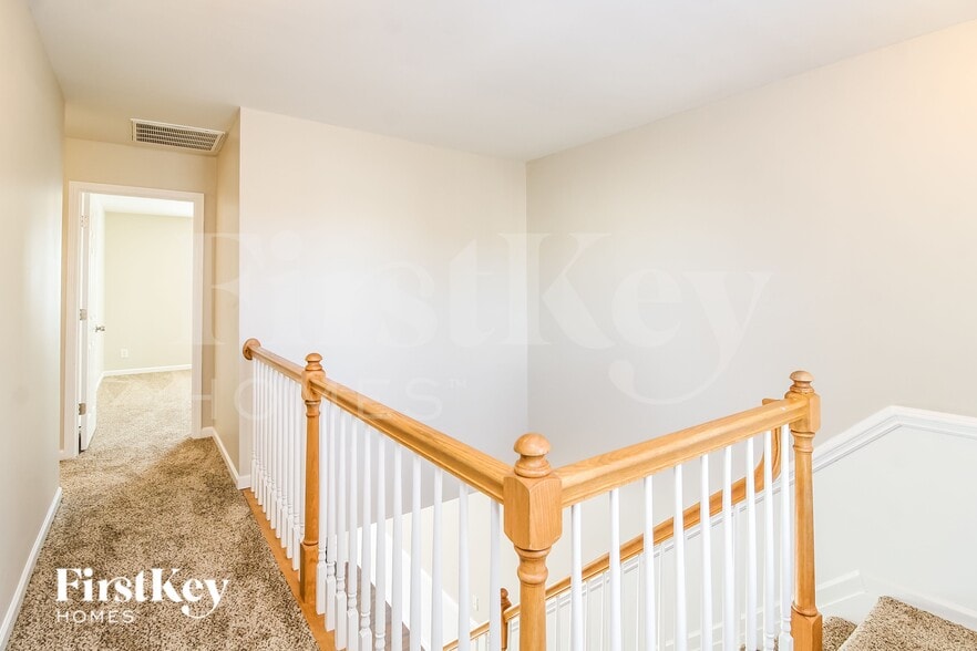 Building Photo - 6720 Winners Dr