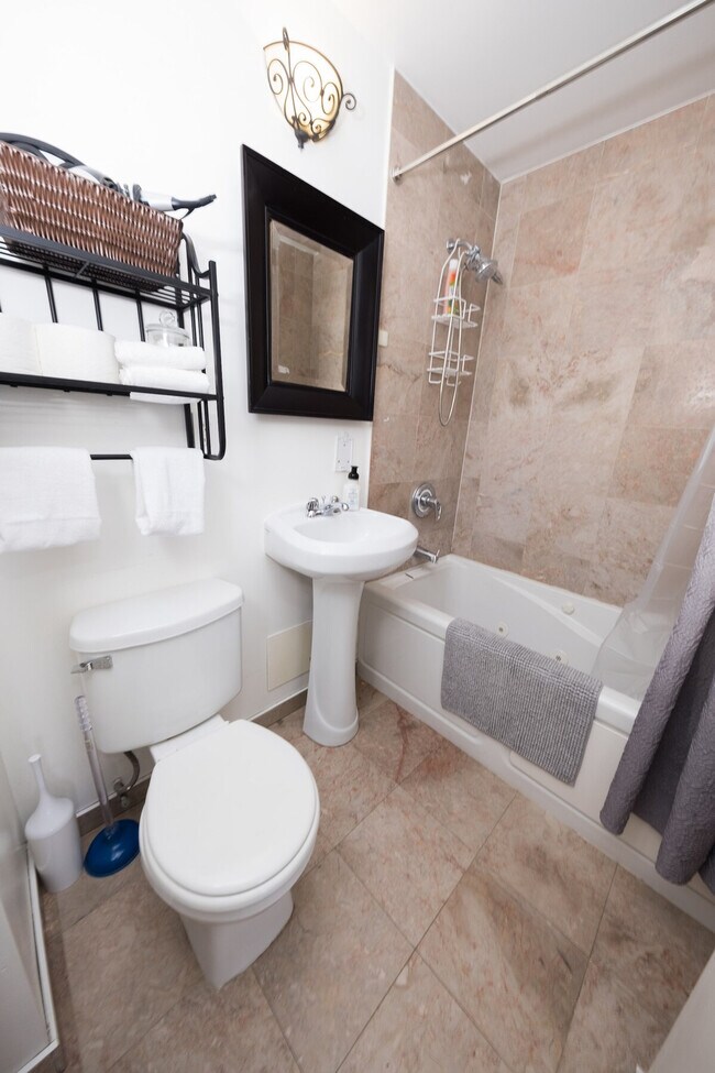 Building Photo - 300 E 74th St